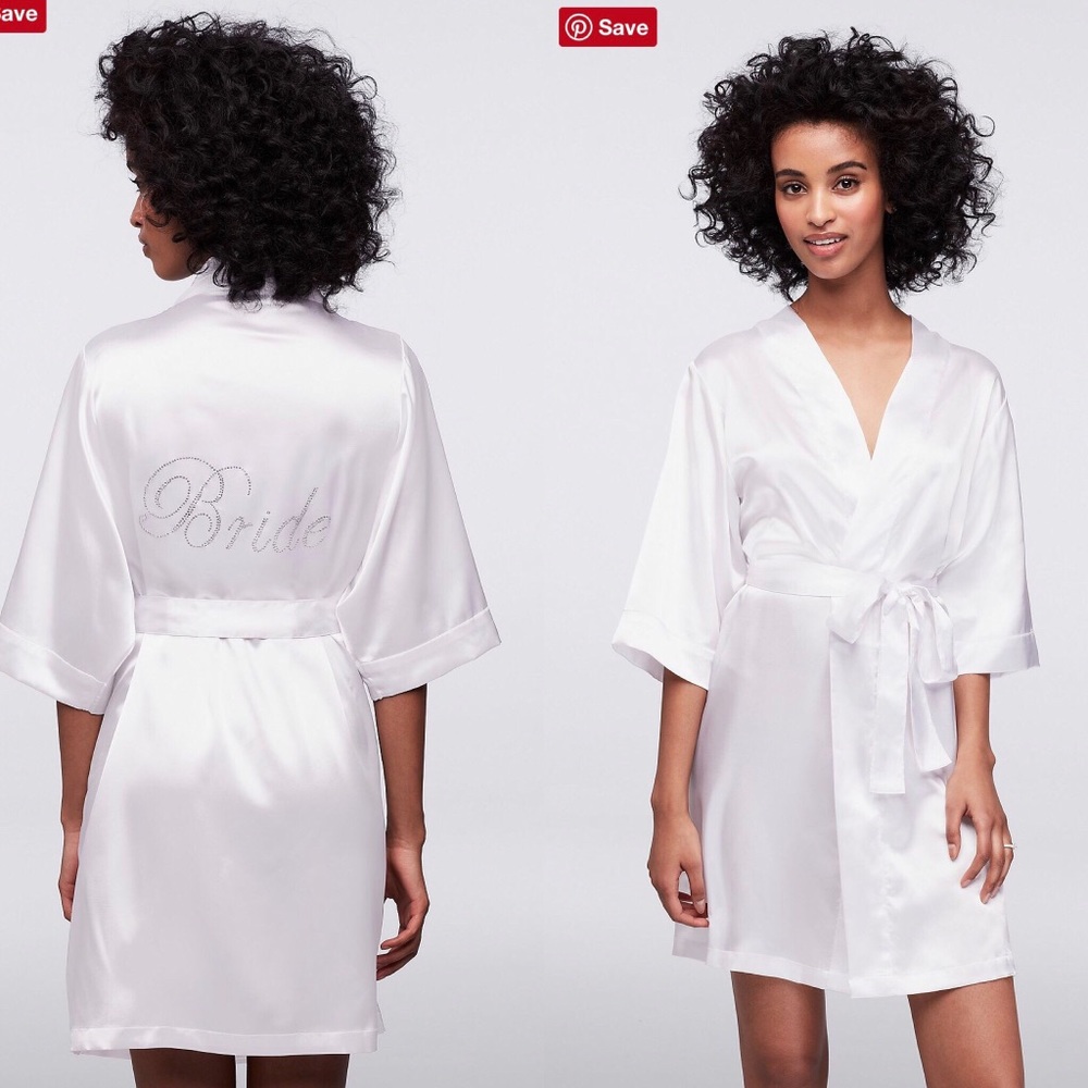 🎀NWOT White bridal satin robe size S-M